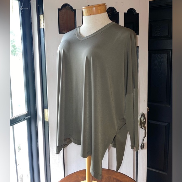 PLANET olive green light top. Size : one size fits all. Perfect condition top - Picture 4 of 11